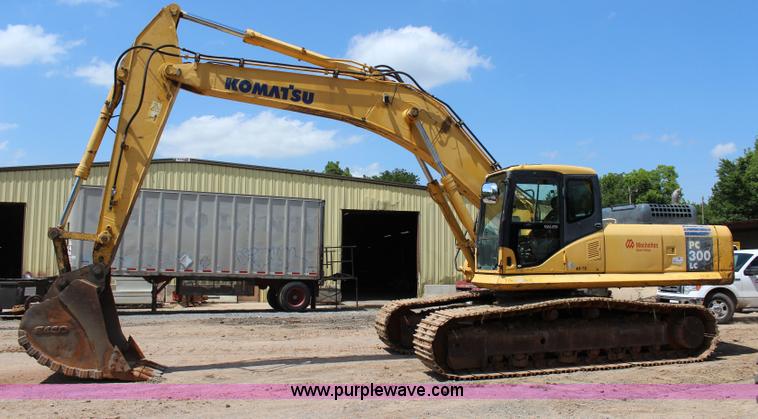 image for item I1640 2005 Komatsu PC300LC-7 excavator