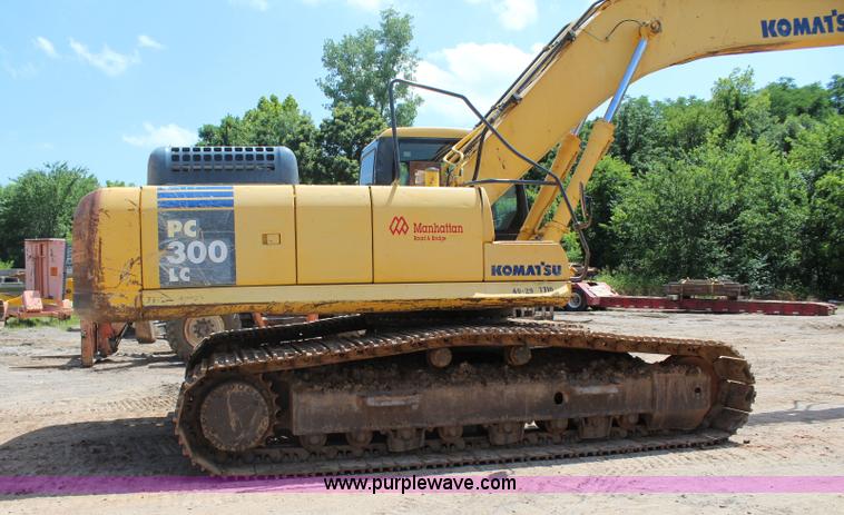 image for item I1640 2005 Komatsu PC300LC-7 excavator
