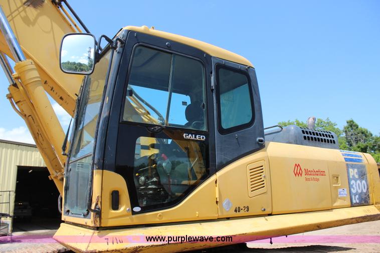 image for item I1640 2005 Komatsu PC300LC-7 excavator