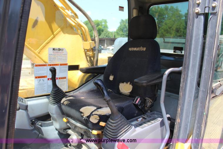 image for item I1640 2005 Komatsu PC300LC-7 excavator