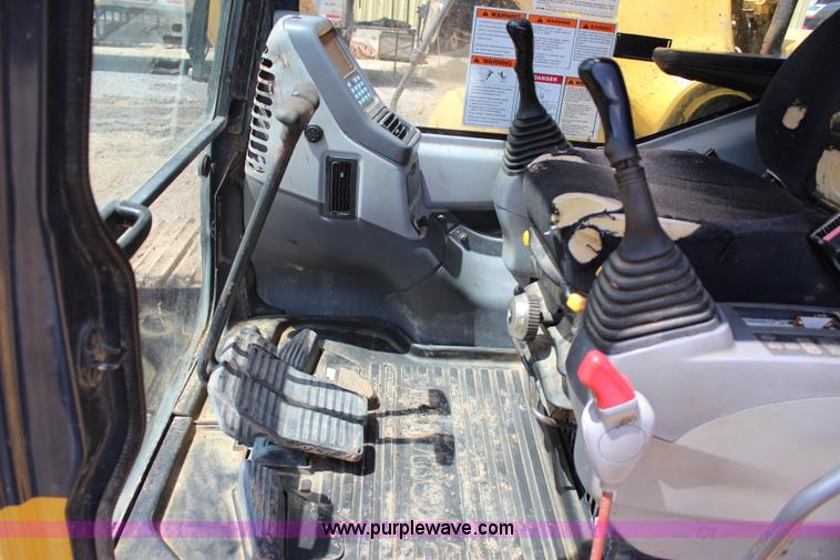 image for item I1640 2005 Komatsu PC300LC-7 excavator