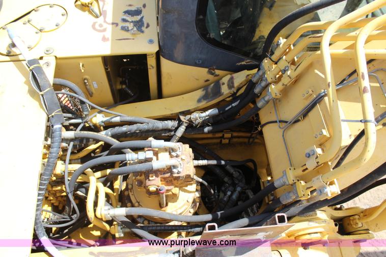 image for item I1640 2005 Komatsu PC300LC-7 excavator