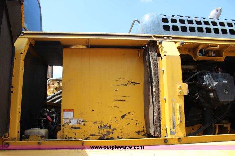image for item I1640 2005 Komatsu PC300LC-7 excavator