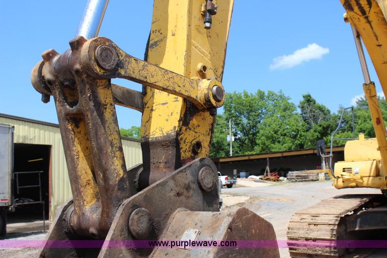 image for item I1640 2005 Komatsu PC300LC-7 excavator