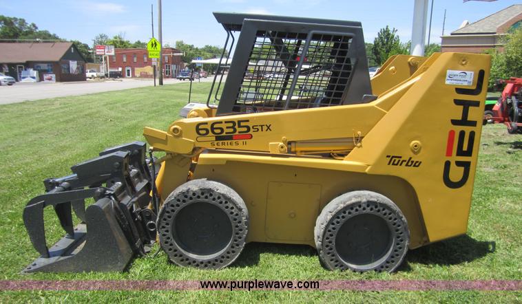 image for item I2105 2001 Gehl 6635STX Series II skid steer