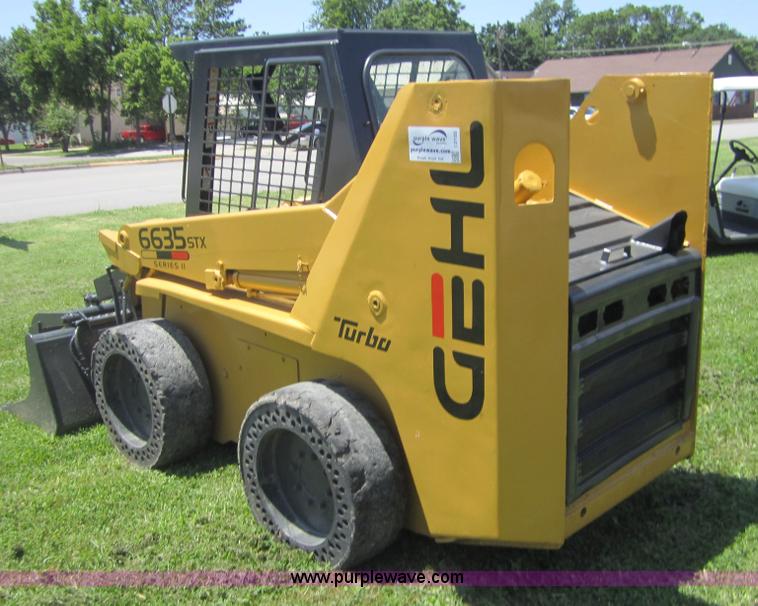 image for item I2105 2001 Gehl 6635STX Series II skid steer