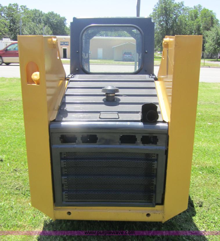 image for item I2105 2001 Gehl 6635STX Series II skid steer