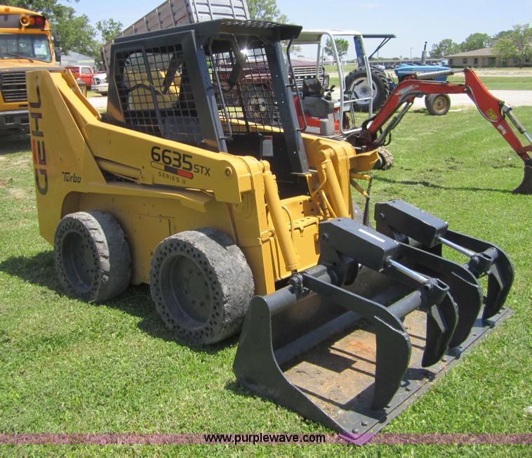image for item I2105 2001 Gehl 6635STX Series II skid steer