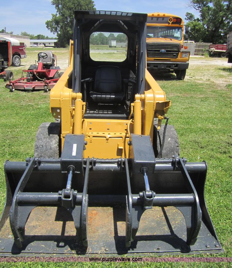 image for item I2105 2001 Gehl 6635STX Series II skid steer