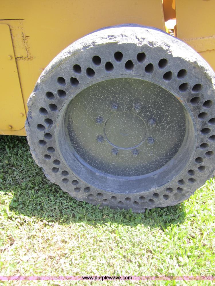 image for item I2105 2001 Gehl 6635STX Series II skid steer