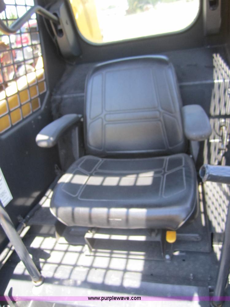image for item I2105 2001 Gehl 6635STX Series II skid steer