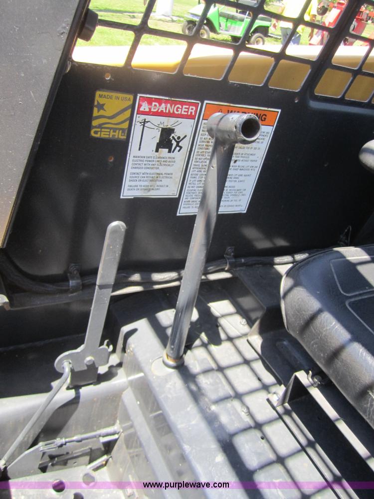 image for item I2105 2001 Gehl 6635STX Series II skid steer