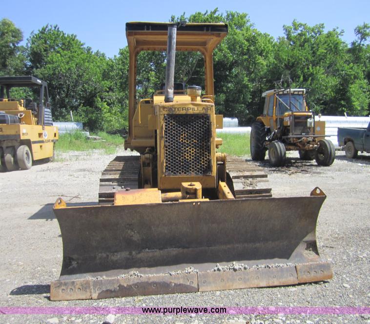 image for item I2110 1974 Caterpillar D3 dozer