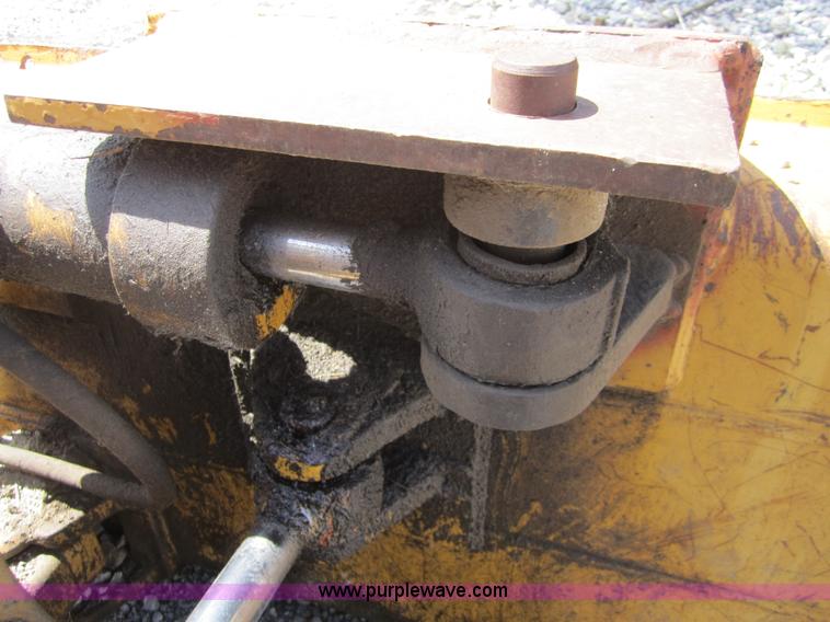 image for item I2110 1974 Caterpillar D3 dozer