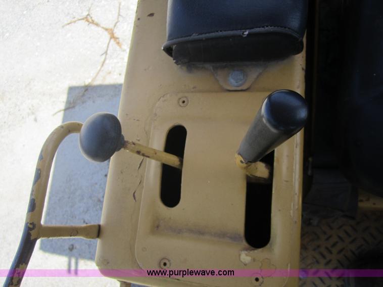 image for item I2110 1974 Caterpillar D3 dozer