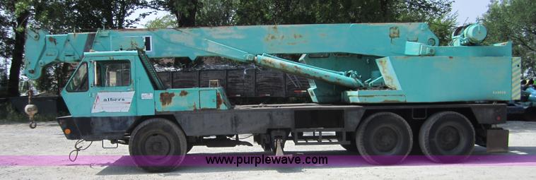 image for item I2117 P & H T150 truck crane