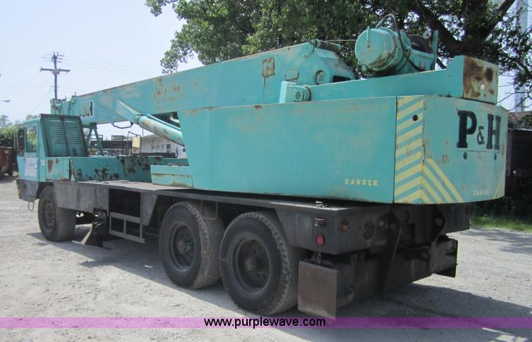 image for item I2117 P & H T150 truck crane