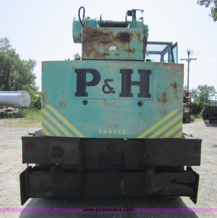 image for item I2117 P & H T150 truck crane
