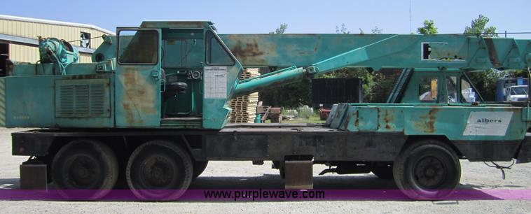 image for item I2117 P & H T150 truck crane