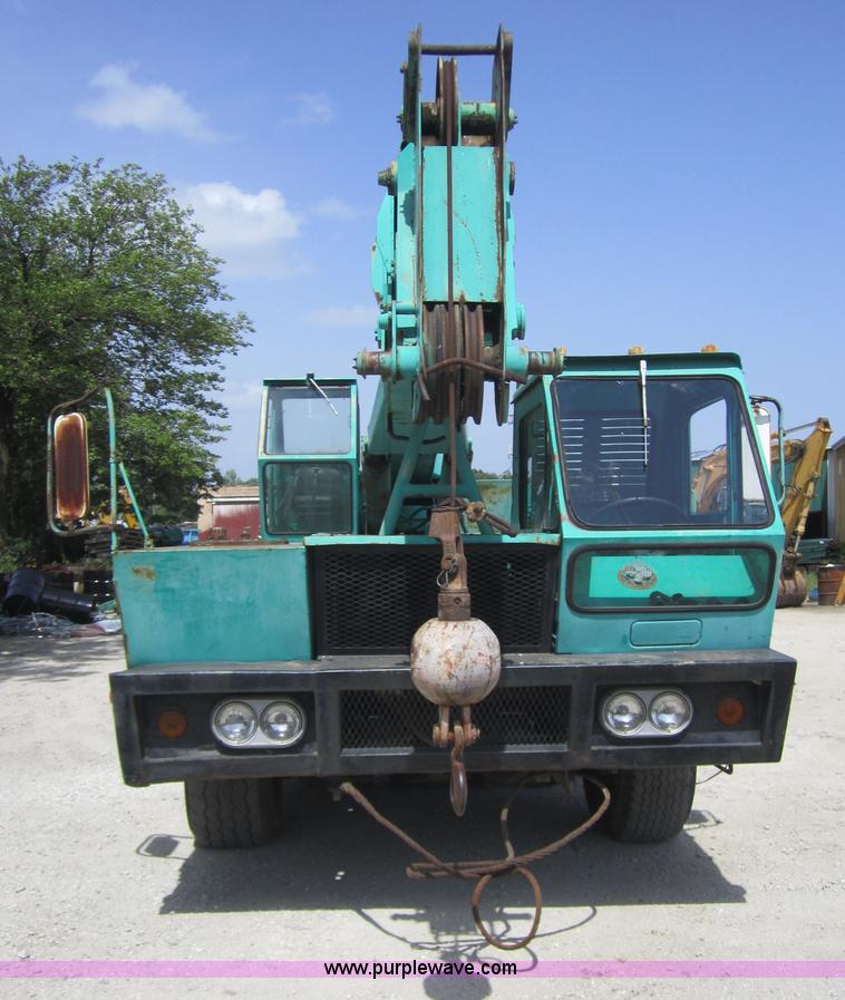 image for item I2117 P & H T150 truck crane