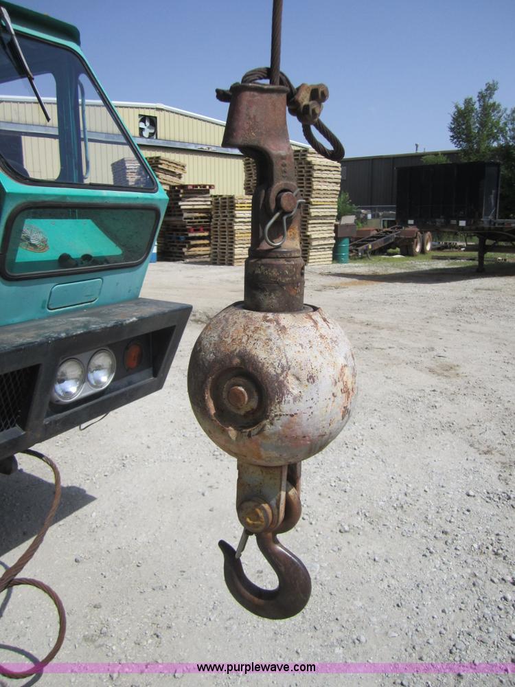 image for item I2117 P & H T150 truck crane