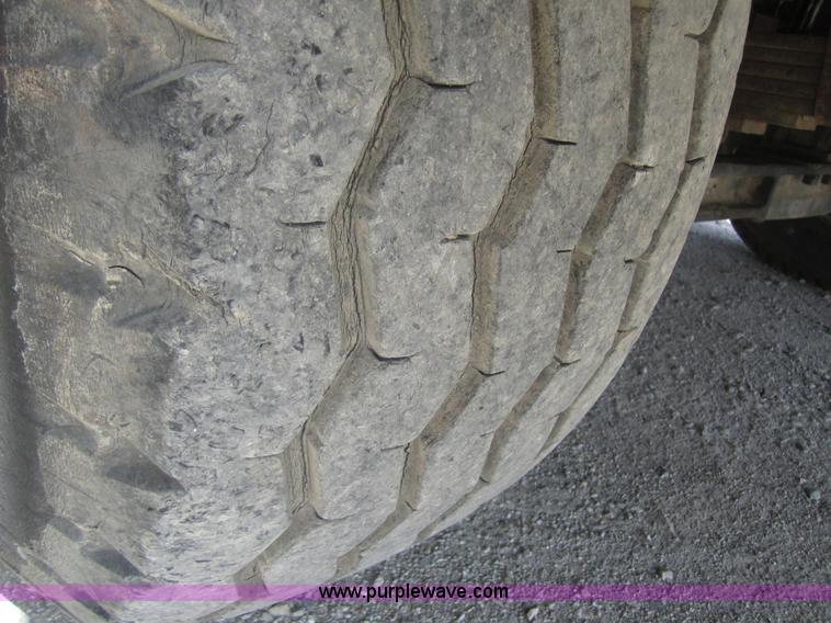 image for item I2117 P & H T150 truck crane