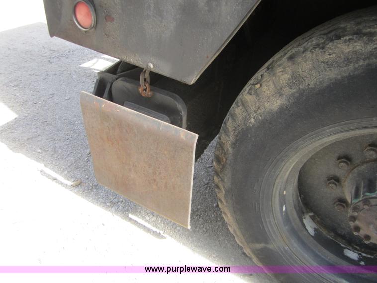 image for item I2117 P & H T150 truck crane