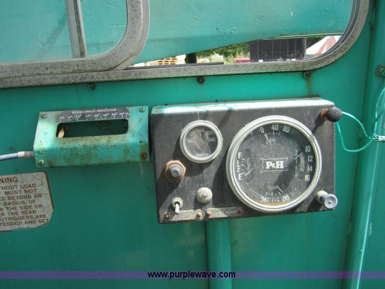 image for item I2117 P & H T150 truck crane