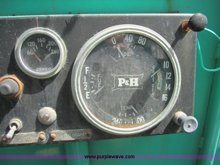 image for item I2117 P & H T150 truck crane