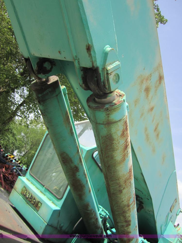 image for item I2117 P & H T150 truck crane