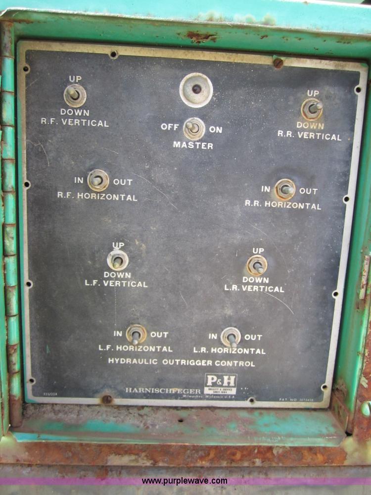 image for item I2117 P & H T150 truck crane