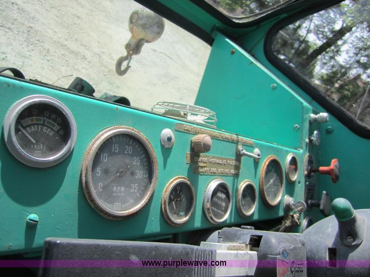 image for item I2117 P & H T150 truck crane