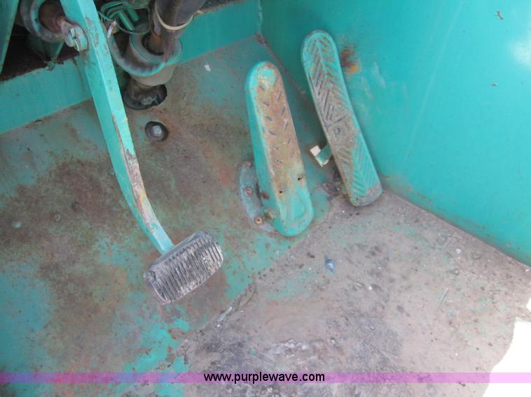 image for item I2117 P & H T150 truck crane