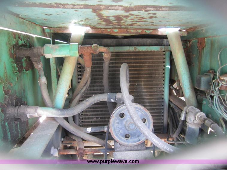 image for item I2117 P & H T150 truck crane