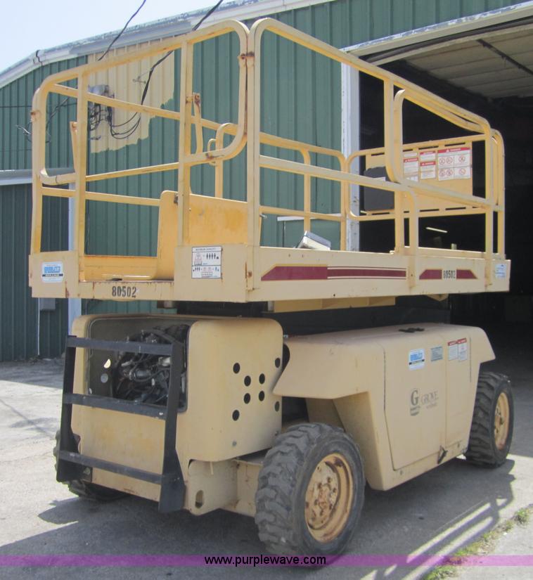 image for item I2119 1998 Grove SM3269XT scissor lift