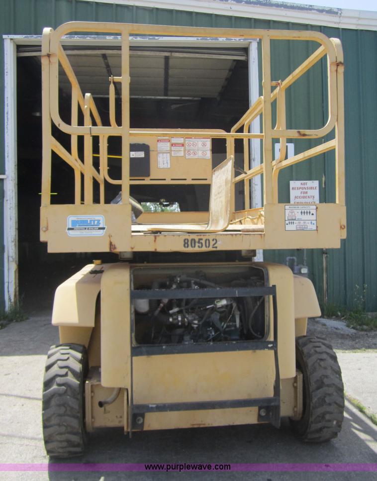 image for item I2119 1998 Grove SM3269XT scissor lift