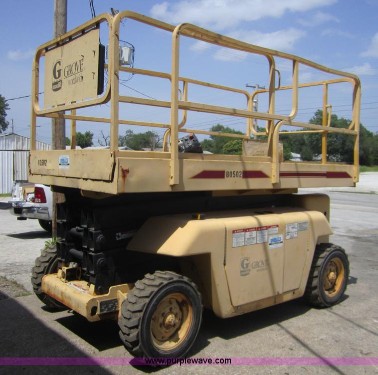 image for item I2119 1998 Grove SM3269XT scissor lift