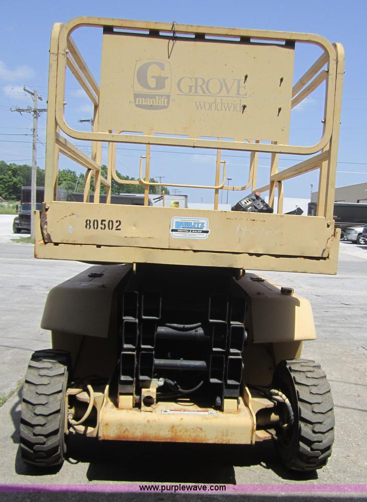 image for item I2119 1998 Grove SM3269XT scissor lift