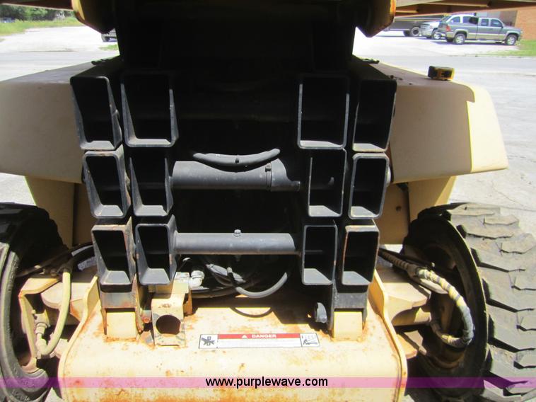 image for item I2119 1998 Grove SM3269XT scissor lift