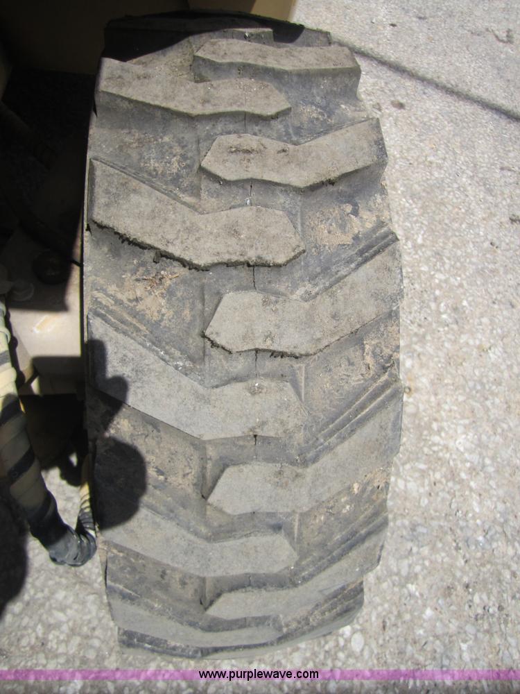 image for item I2119 1998 Grove SM3269XT scissor lift