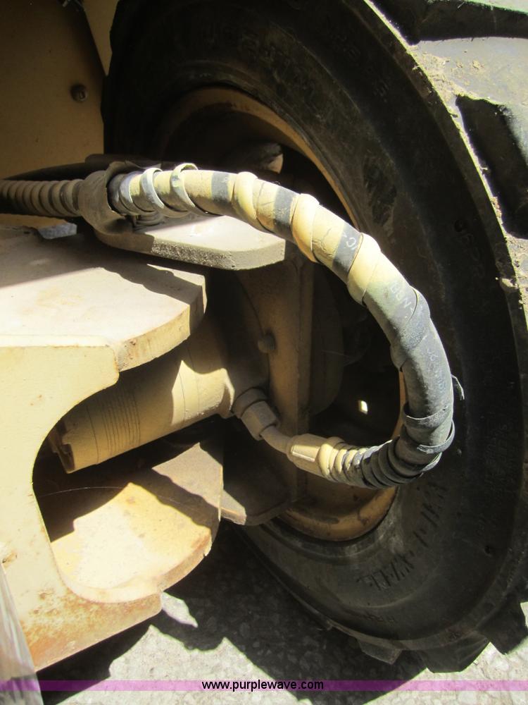 image for item I2119 1998 Grove SM3269XT scissor lift