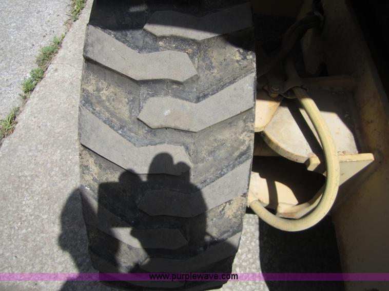 image for item I2119 1998 Grove SM3269XT scissor lift