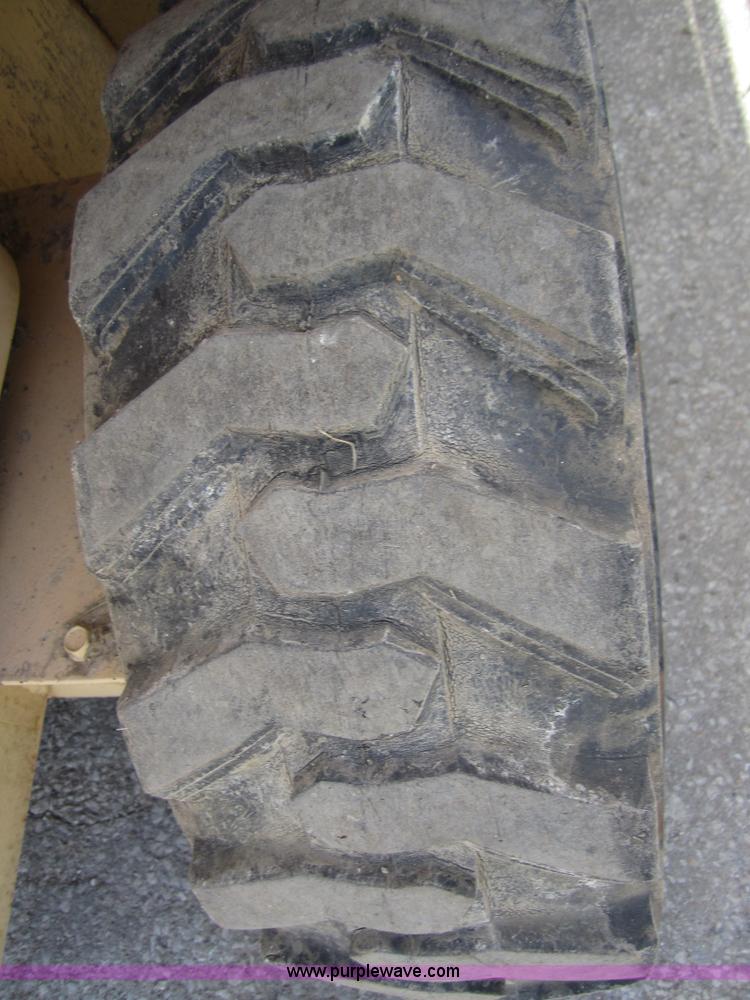 image for item I2119 1998 Grove SM3269XT scissor lift