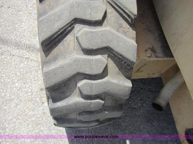 image for item I2119 1998 Grove SM3269XT scissor lift