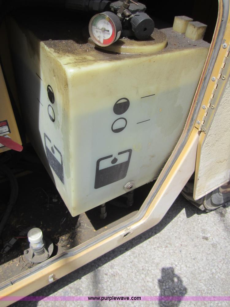 image for item I2119 1998 Grove SM3269XT scissor lift