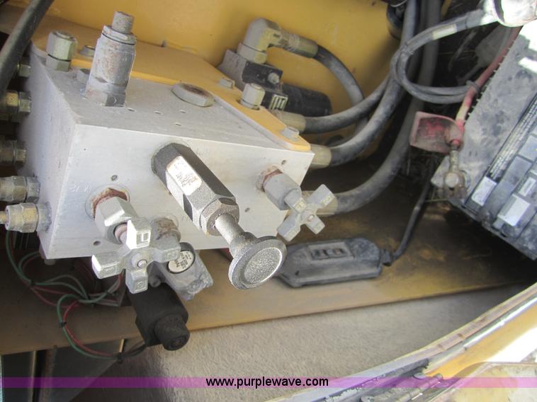 image for item I2119 1998 Grove SM3269XT scissor lift