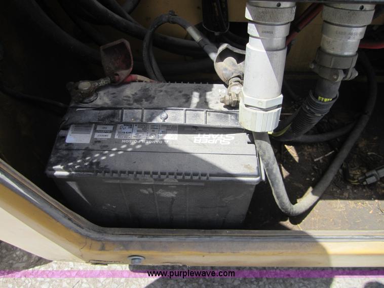 image for item I2119 1998 Grove SM3269XT scissor lift