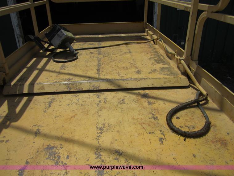 image for item I2119 1998 Grove SM3269XT scissor lift