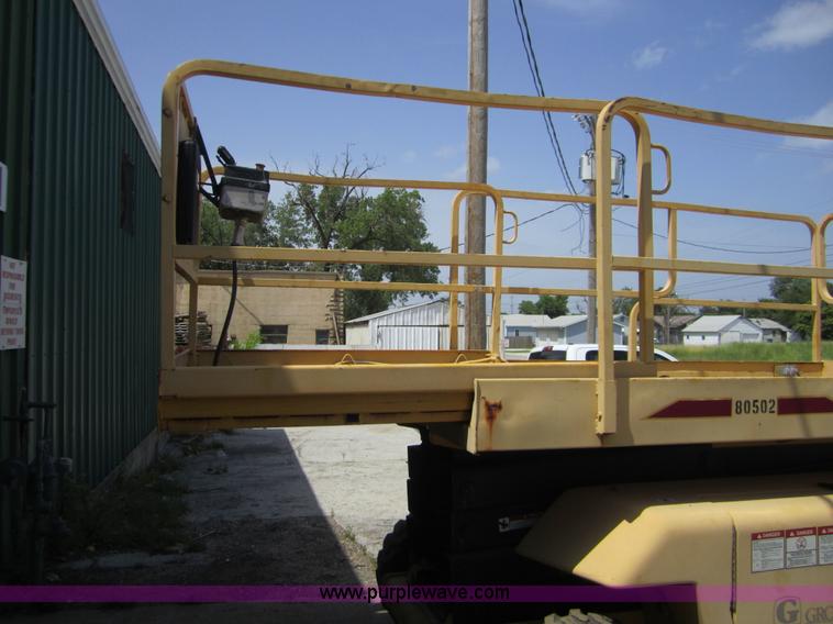 image for item I2119 1998 Grove SM3269XT scissor lift