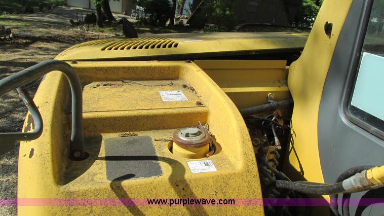 image for item I3017 1998 Komatsu PC60-7 mini excavator